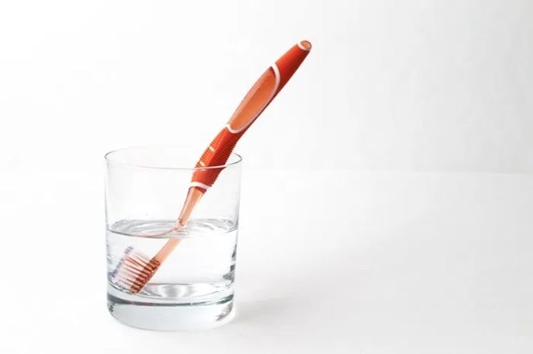 disinfect-toothbrush-1745209