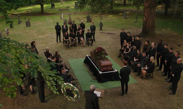 riverdale-season-4-luke-perry-funeral-2307124-1-1730600