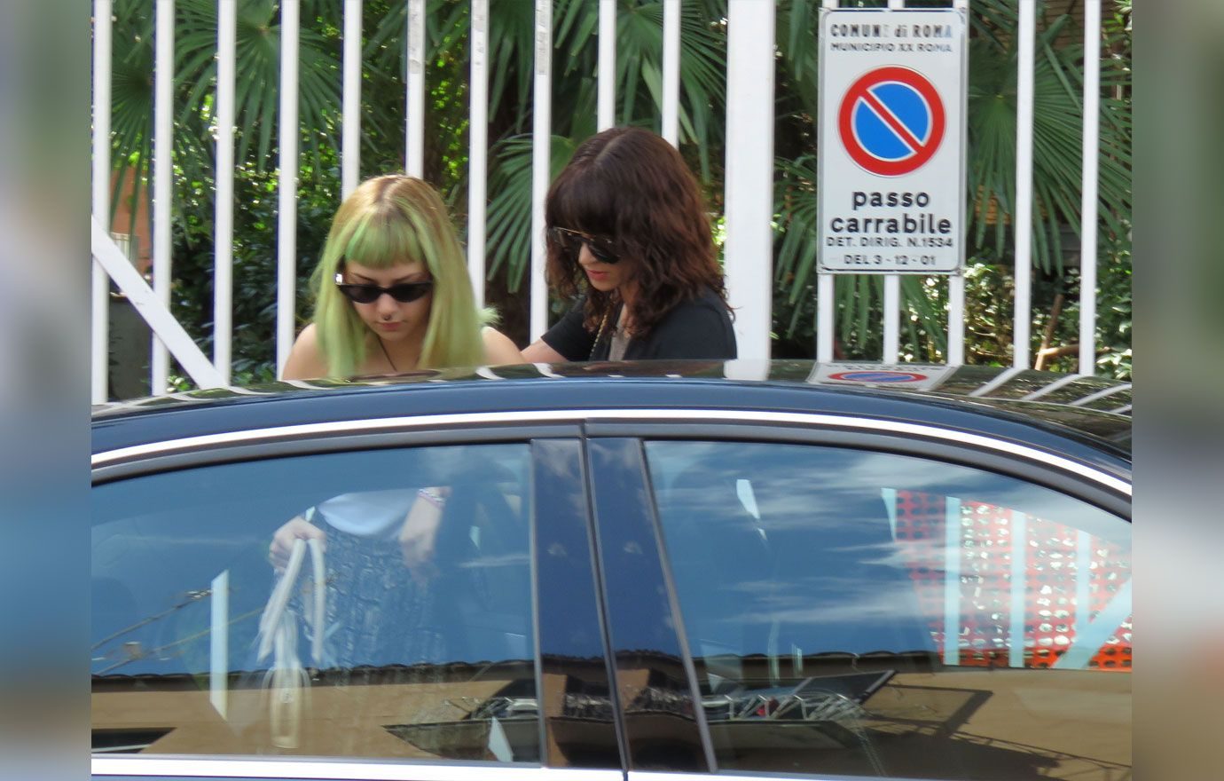 asia-argento-leaves-rome-for-anthony-bourdain-funeral-95-6341685