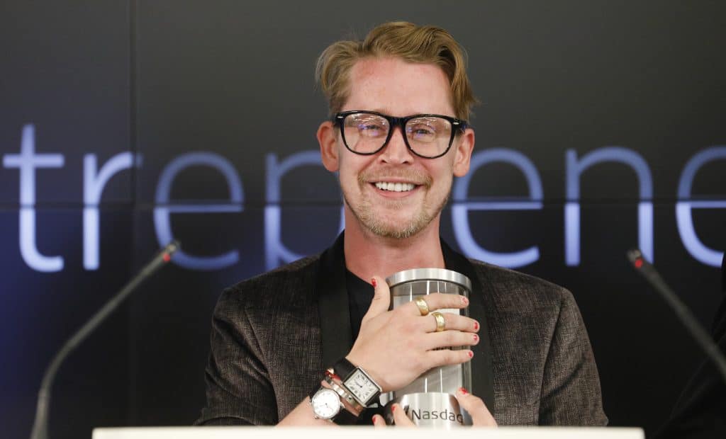 macaulay-culkin-and-stewart-miller-co-founders-of-lifestyle-media-bell-ringers-of-the-nasdaq-closing-bell-from-the-nasdaq-entrepreneurial-center-in-san-francisco-joined-by-the-graduating-class-of-th