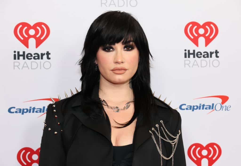 z100s-iheartradio-jingle-ball-2022-press-room-2