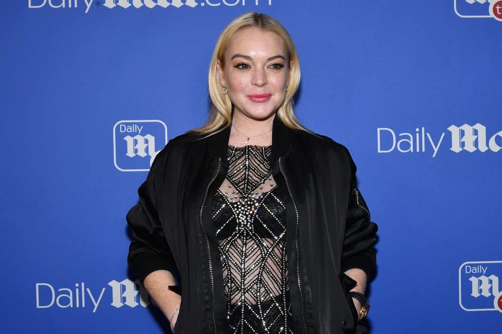 dailymail-com-dailymailtv-holiday-party-with-flo-rida-carpet