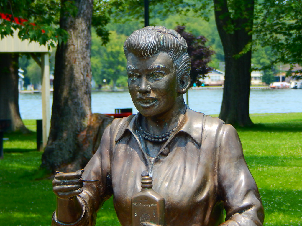 LucilleBall statue