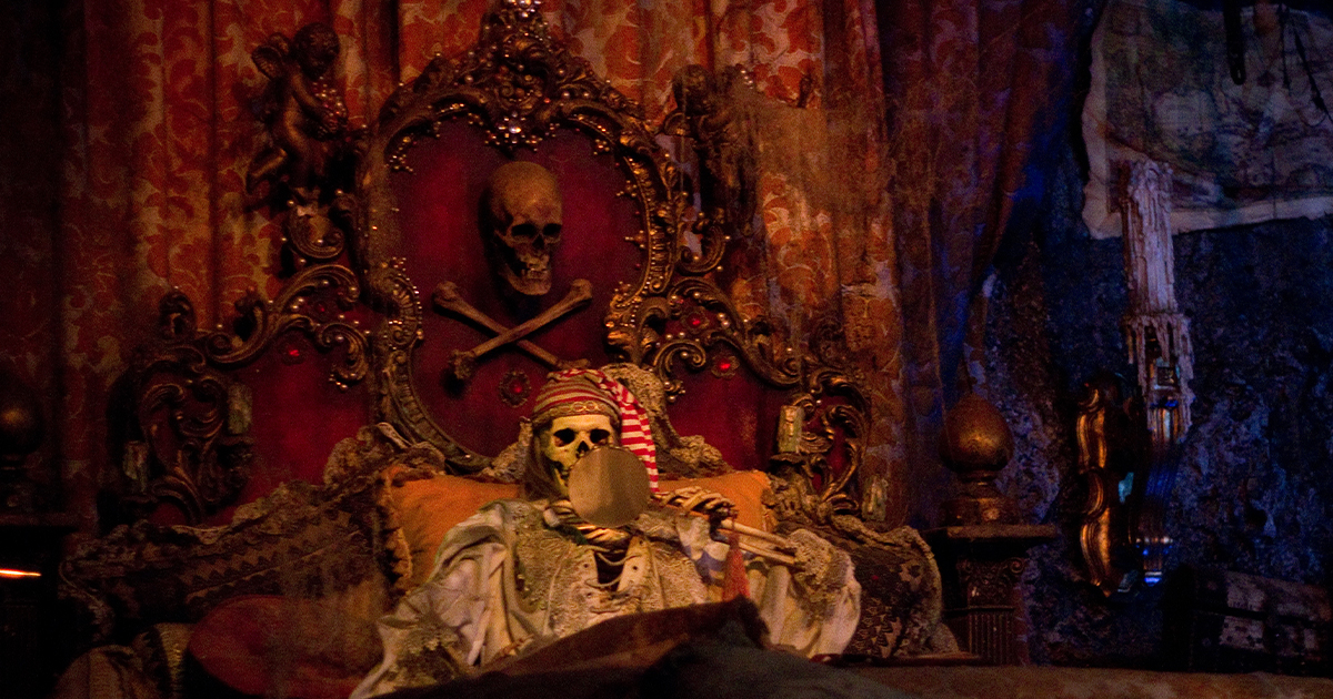 disneyland-pirates-of-the-caribbean-real-skull