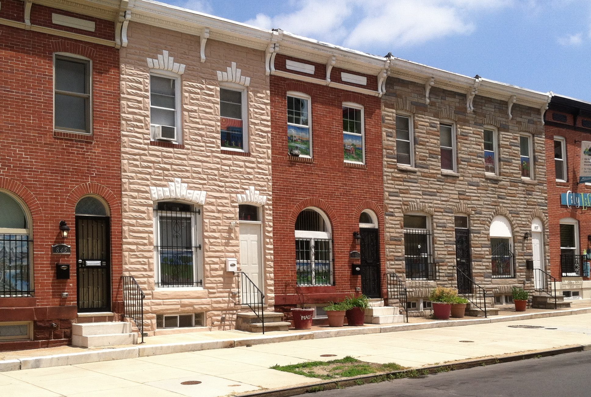 row_houses_in_east_monument_historic_district_baltimore_maryland