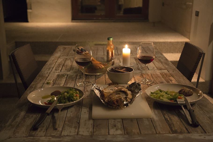 dinner-candle-romantic-evening
