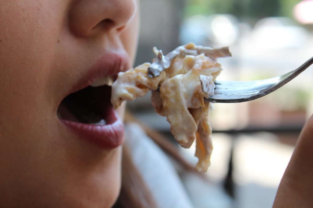 fork-woman-food-salad-fresh-eat-1114401-pxhere-com