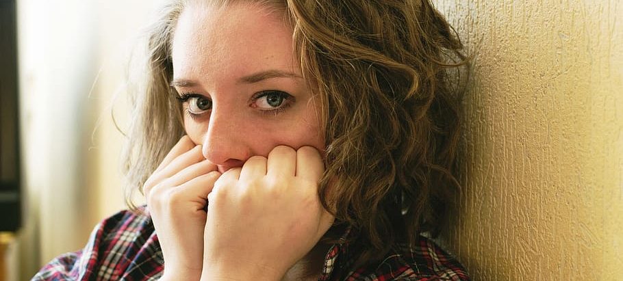 woman-girl-afraid-frightened