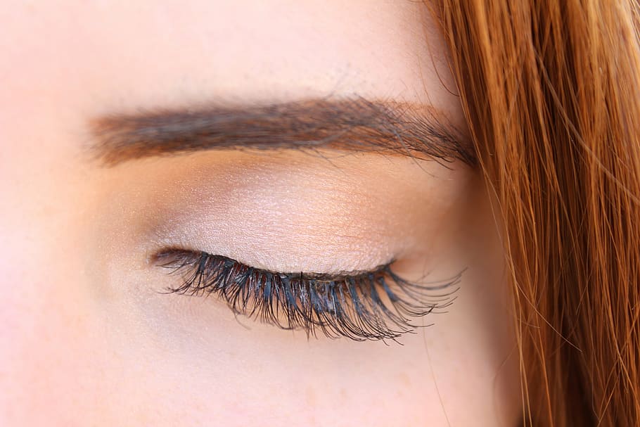 woman-girl-makeup-lashes