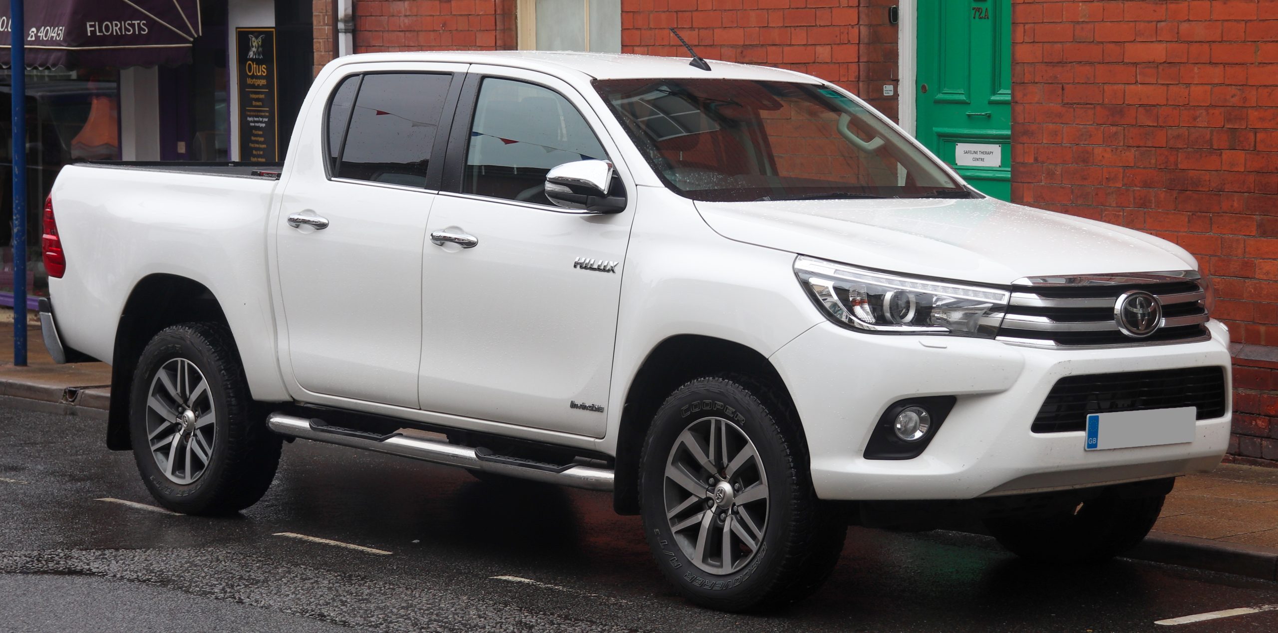 2016_toyota_hilux_invincible_d-4d_4wd_2-4_front