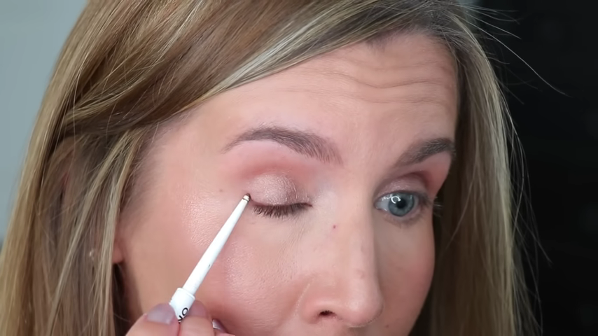 734-eyeliner-trick-for-hooded-downturned-aging-eyes-quick-easy-eye-lift-00-03-39