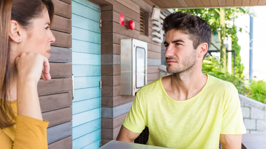 734-how-to-tell-if-someone-is-lying-to-you-body-language-signs-of-a-liar-00-02-30
