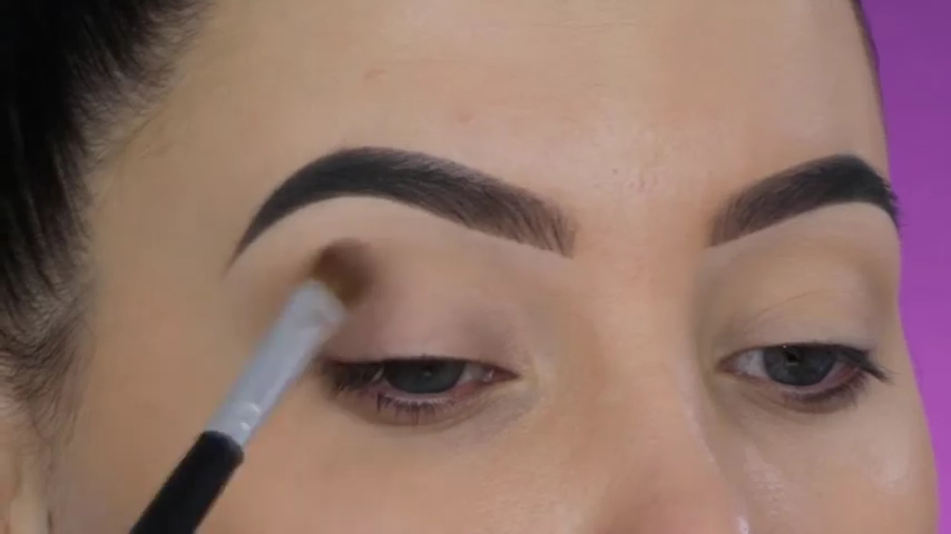 734-how-to-use-eye-primer-00-00-21
