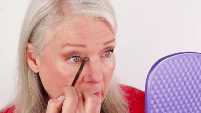 734-tips-to-minimize-wrinkles-aging-with-eye-makeup-00-11-53