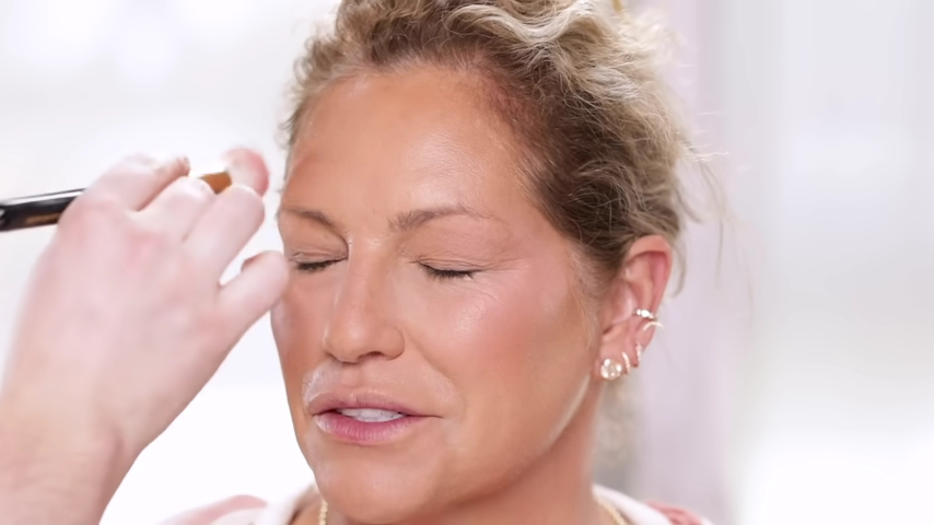 859-50-and-flawless-makeup-tips-for-mature-skin-00-06-35