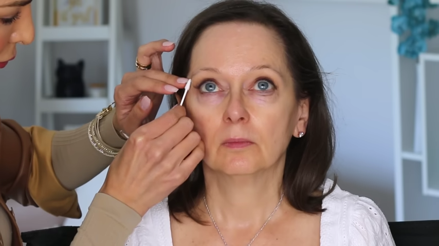 859-7-simple-eye-makeup-tips-for-women-50-part-1-00-06-32