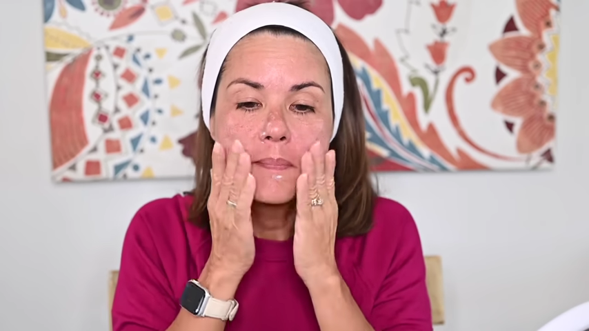 859-beginner-makeup-mistakes-women-over-50-make-how-to-apply-makeup-to-look-youthful-and-put-together-00-04-14