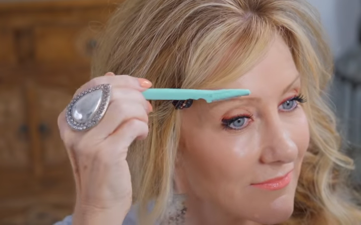 859-how-to-create-the-perfect-eyebrow-over-50-tutorial-00-01-54