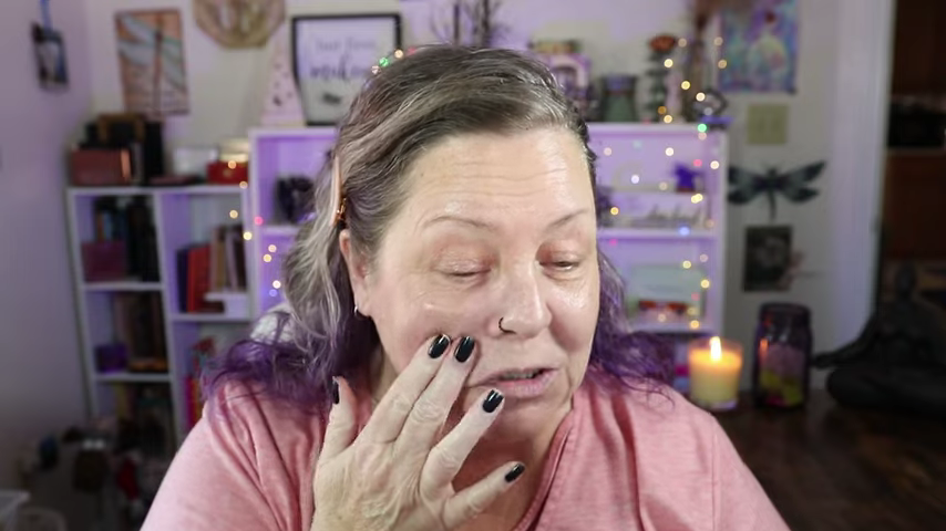 859-liquid-vs-powder-foundation-on-mature-skin-over-50-2022-00-02-18