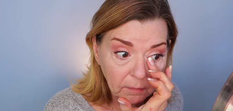 859-the-best-concealer-trick-over-50-00-05-31