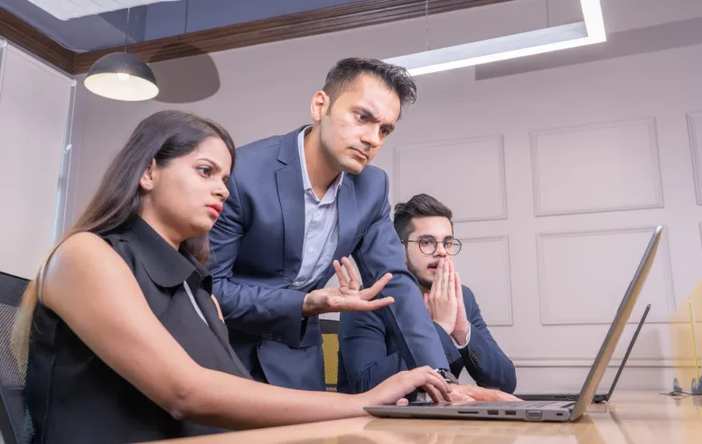 boss-questioning-employee-about-work-130960-pixahive