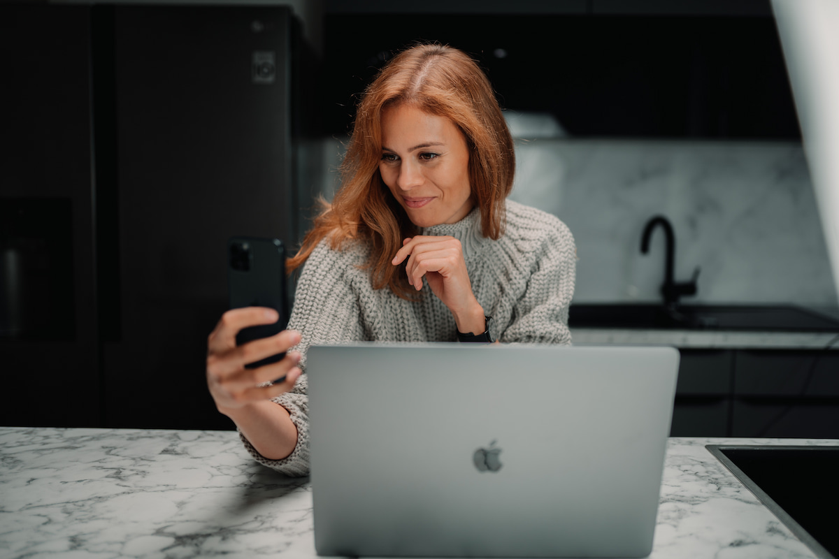 fill-in-your-profile-jenny-ueberberg-via-unsplash-1