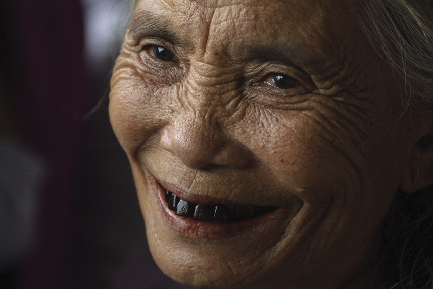 vietnamese_old_woman_with_black_teeth