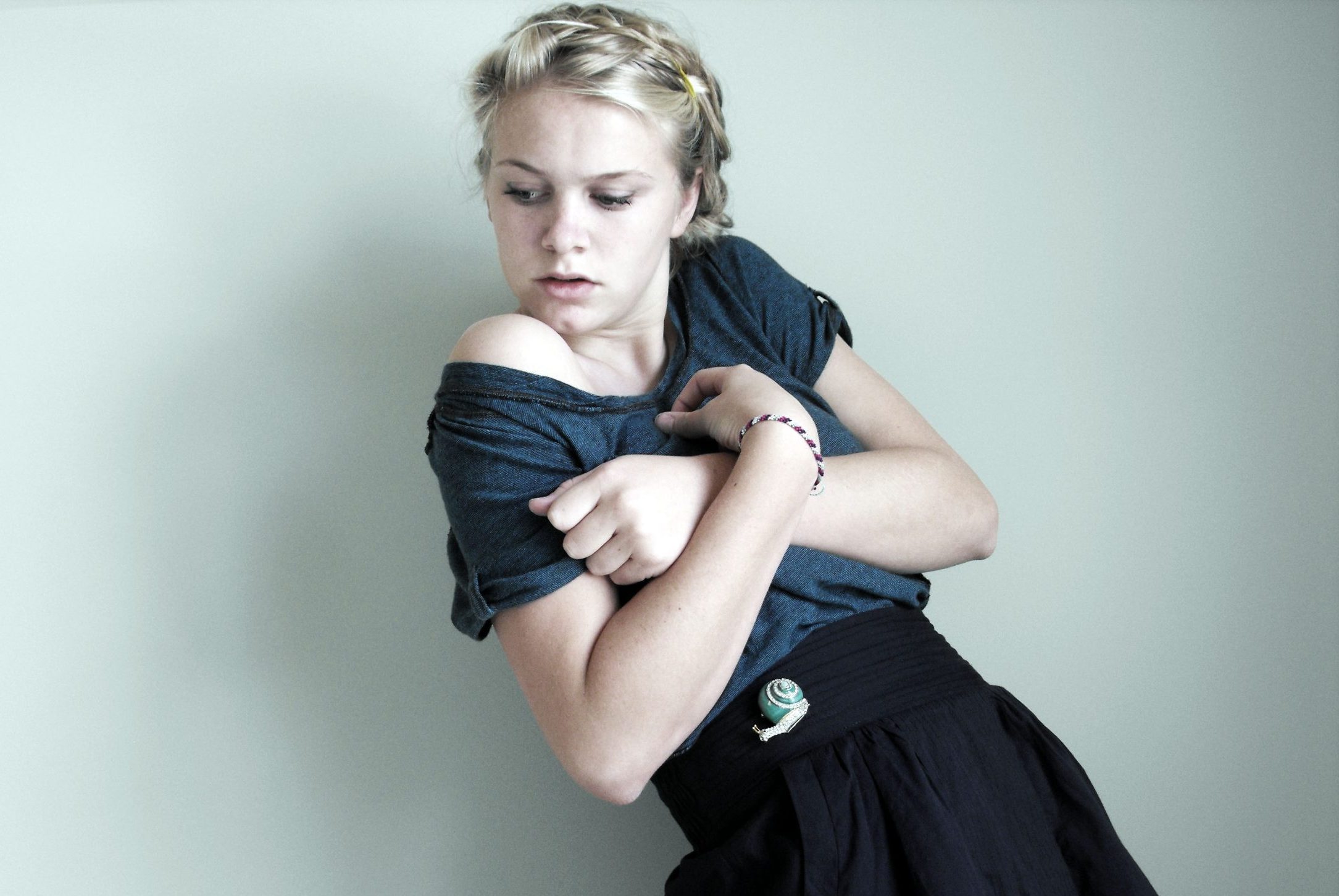 young_woman-body_language