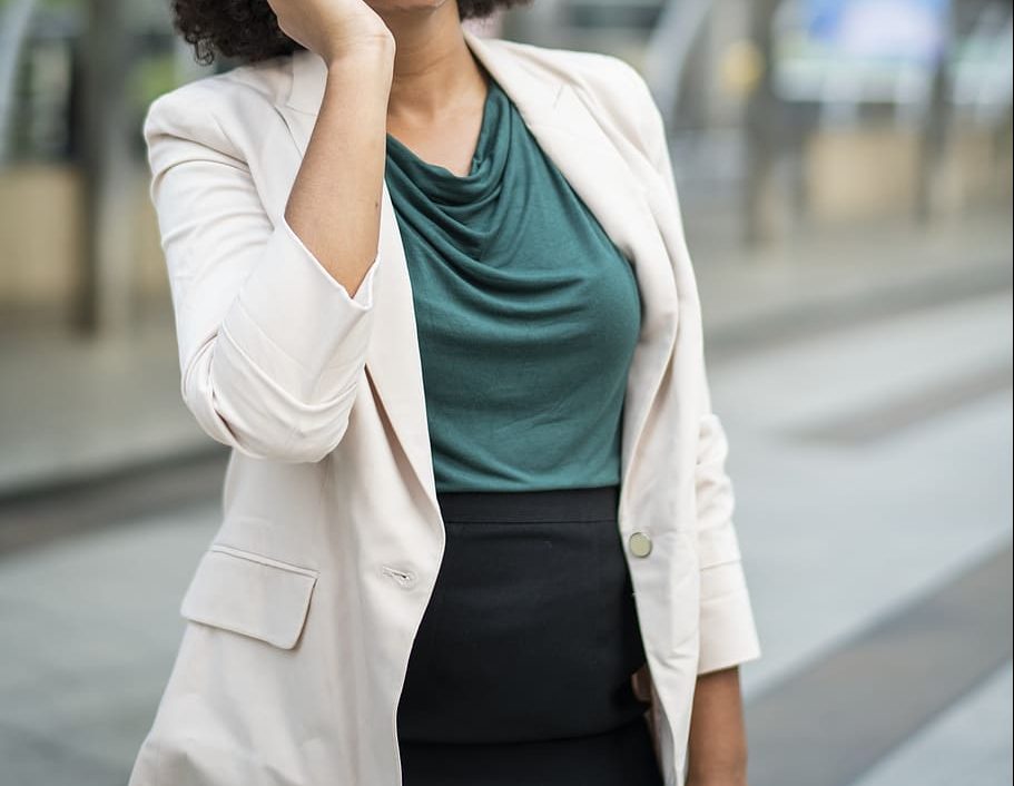 business-businesswoman-busy-call