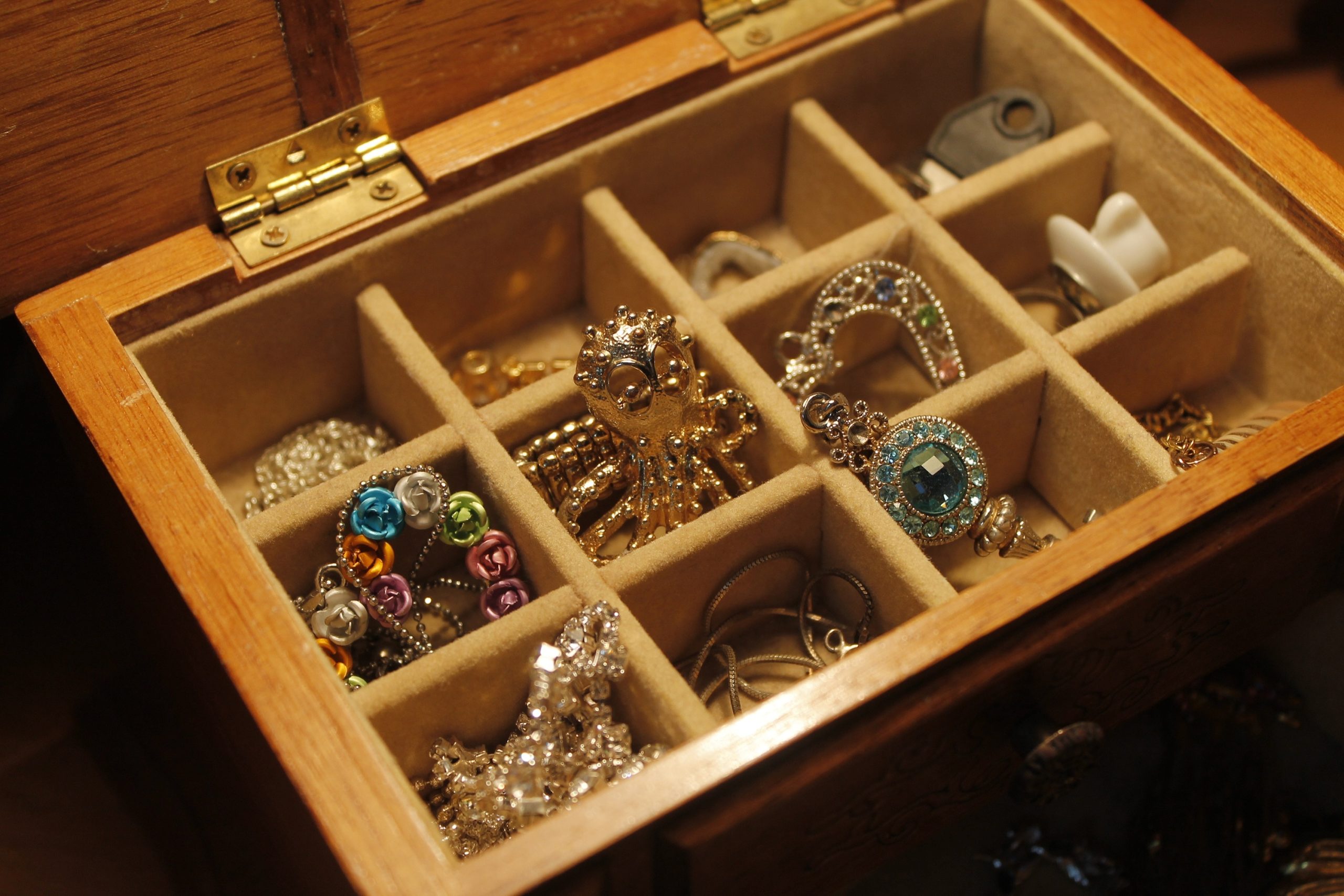 jewelry-necklace-jewels-bracelet-wallpaper