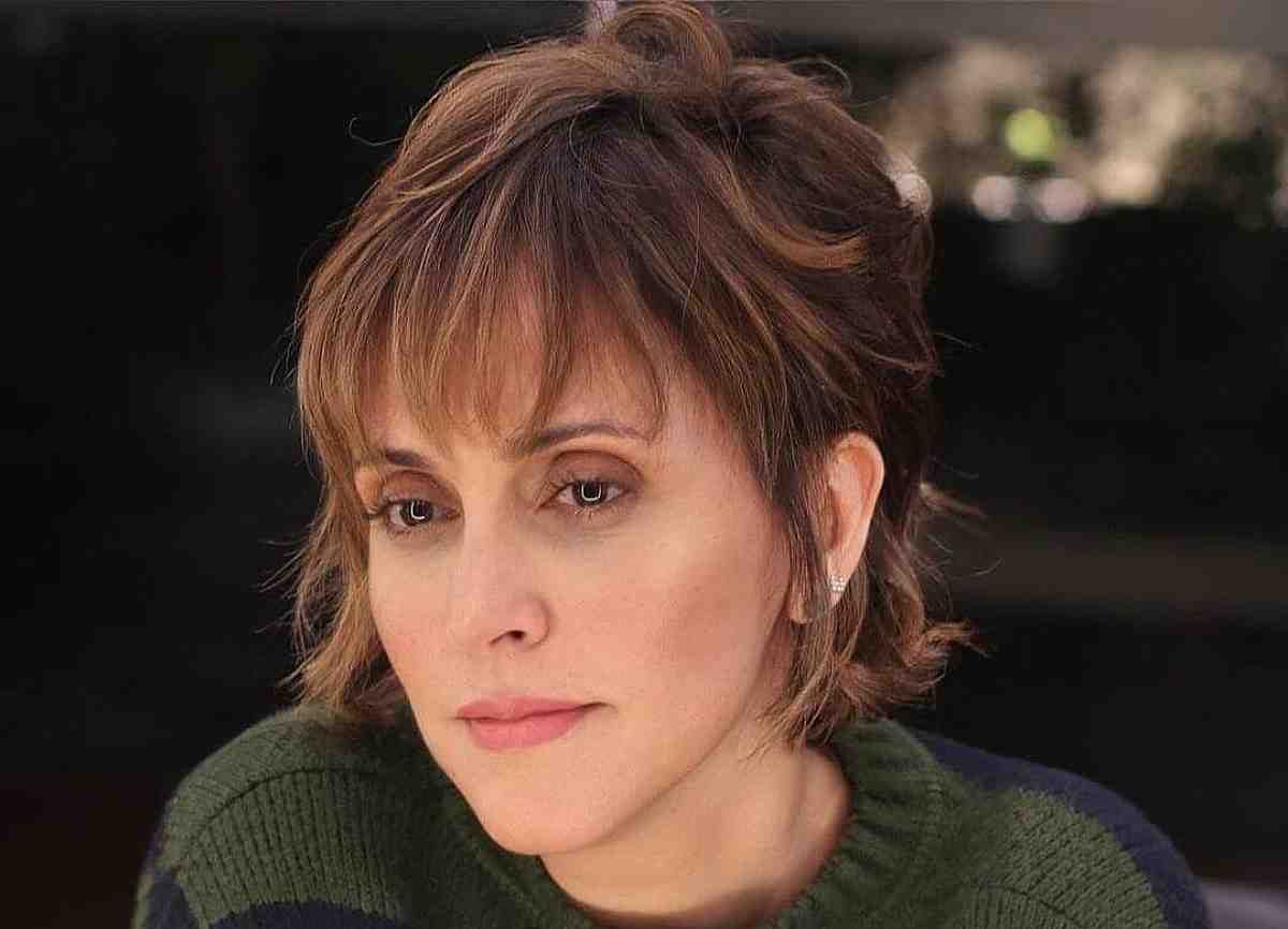 shaggy-mullet-with-choppy-fringe-for-ladies-40-and-up