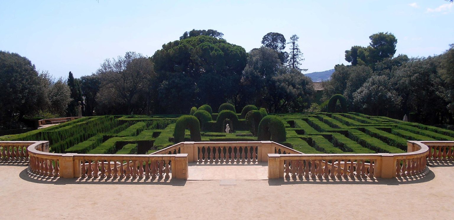 1600px-laberint_dhorta02-1536x746