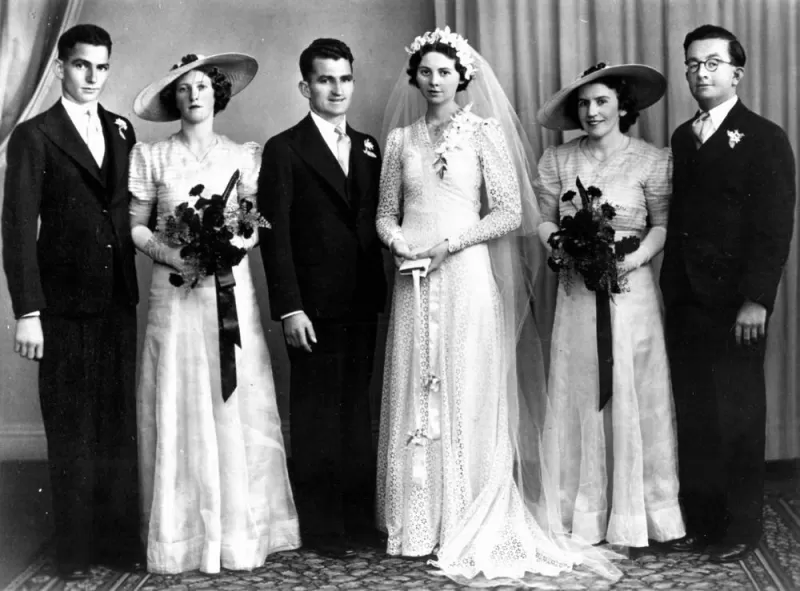 219244-800x591r1-1940sbridalparty-1