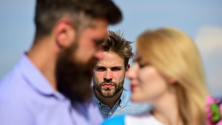 747-what-to-do-if-you-suspect-your-girlfriend-might-be-cheating-on-you-but-youre-not-sure-00-01-07