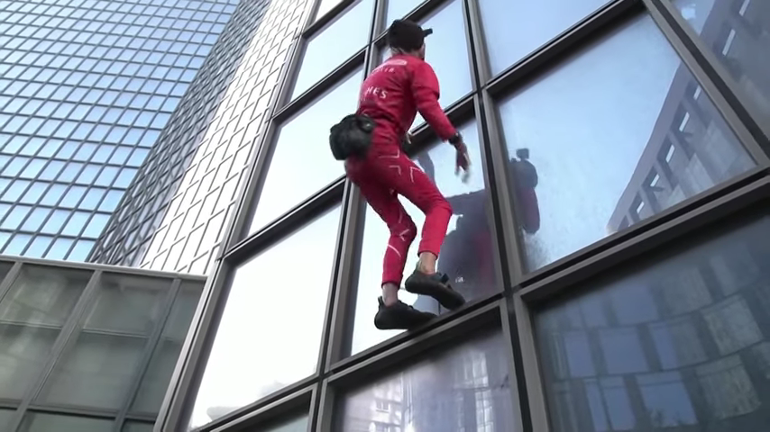 783-french-spiderman-climbs-paris-skyscraper-to-mark-60th-birthday-00-00-13