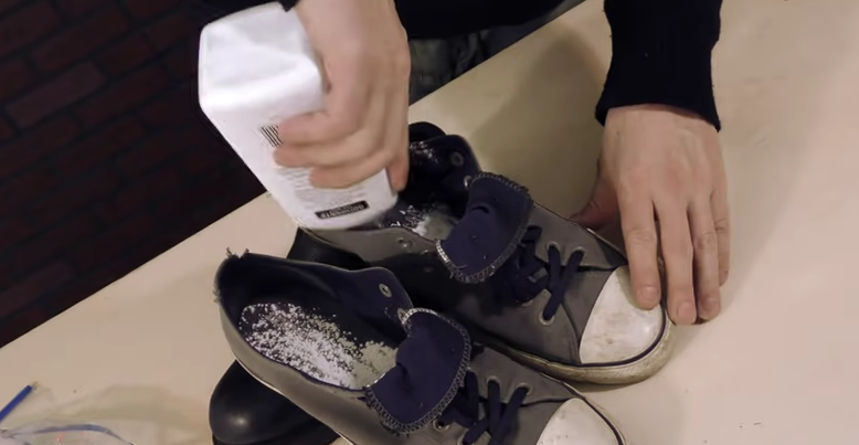 805-10-ways-to-stop-shoe-odor-00-01-09-1