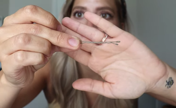 880-how-to-use-bobby-pins-best-bobby-pins-how-to-use-them-00-00-58