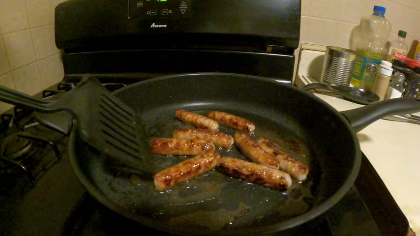 908-farmer-john-maple-pork-sausage-links-stovetop-cooking-ajo-arizona-26-may-2021-gx011737-00-02-16