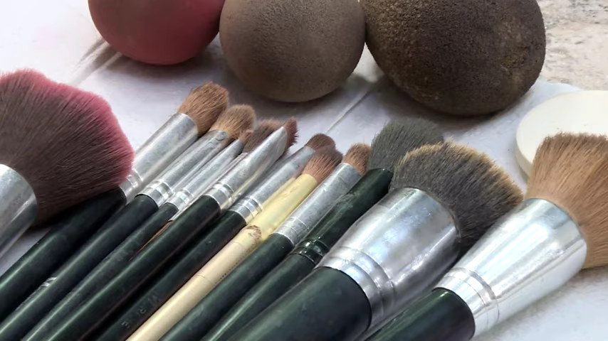 958-the-dirty-truth-about-your-makeup-brushes-00-00-00