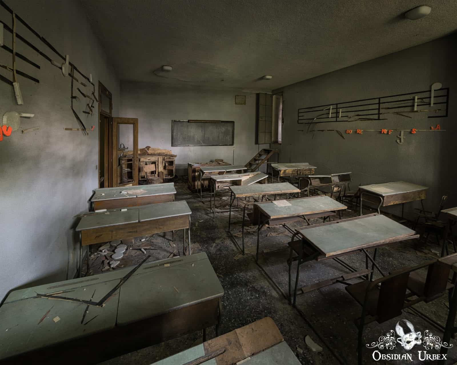 dark-music-school-collegio-s-italy-abandoned-italian-classroom-scaled