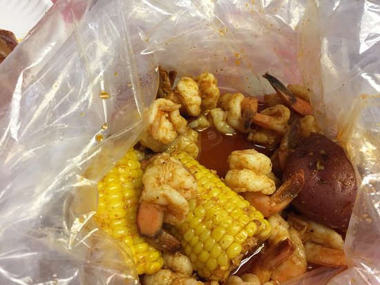 shrimp-boil-with-corn