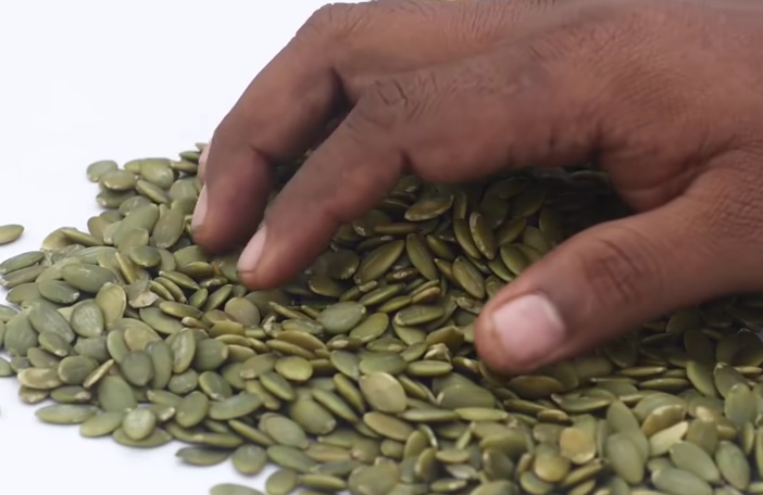 1046-11-powerful-reasons-why-you-should-eat-pumpkin-seeds-every-day-00-01-30