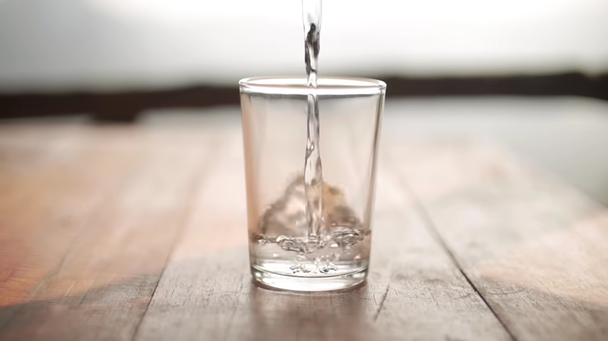1048-i-drank-only-water-for-20-days-see-what-happened-to-my-body-00-00-04