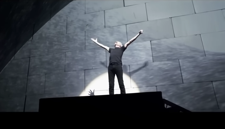 1189-roger-waters-david-gilmour-comfortably-numb-live-o2-arena-the-wall-2011-00-04-57