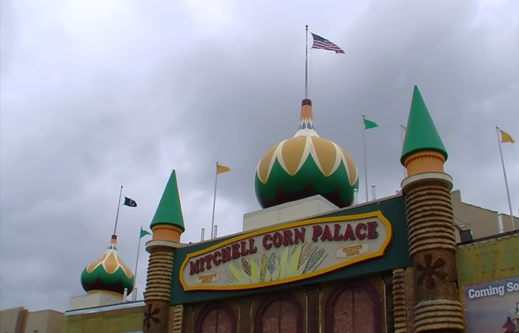 948-the-corn-palace-iconic-building-famous-for-being-corny-00-02-18