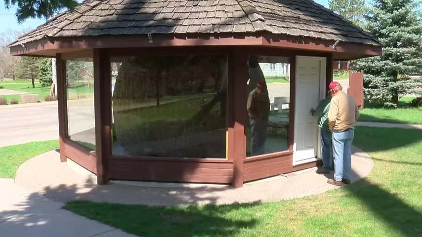 948-worlds-largest-ball-of-twine-still-reels-em-in-00-02-26