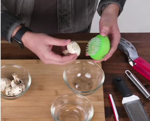 958-50-people-try-to-clean-mushrooms-basic-skills-challenge-epicurious-00-01-39