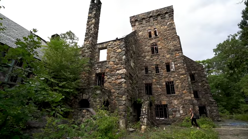 968-abandoned-abercrombie-fitch-millionaires-mansion-lost-in-the-woods-00-00-25