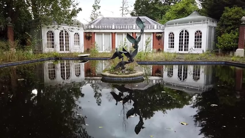 968-the-abandoned-mansions-of-london-billionaires-row-documentary-00-02-51