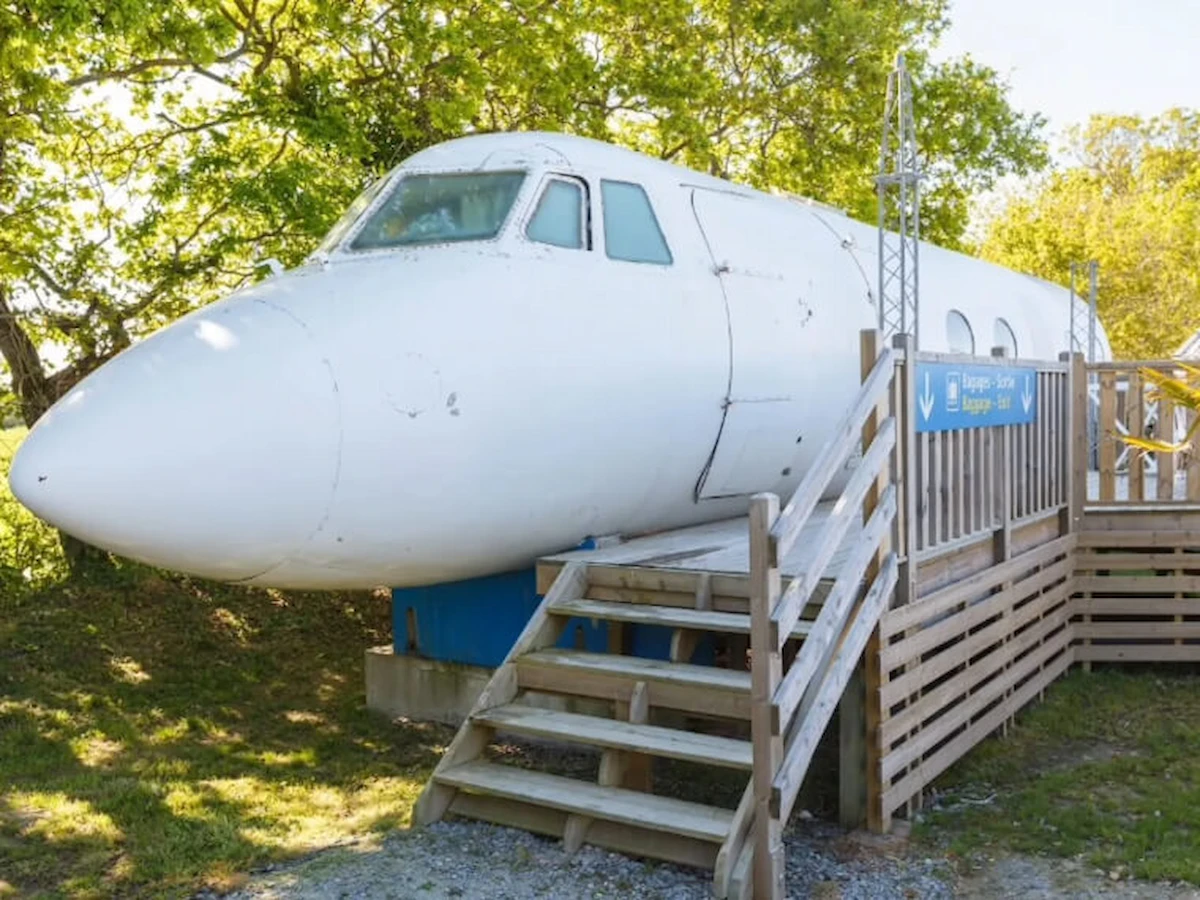 a-converted-plane-airbnb